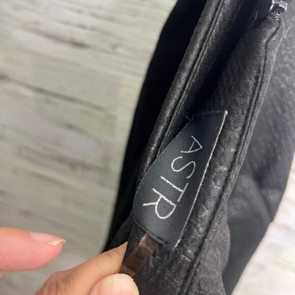 ASTR Sexy Croc Textured Faux Leather Pencil Skirt zipper slit size small  black - Picture 2 of 6